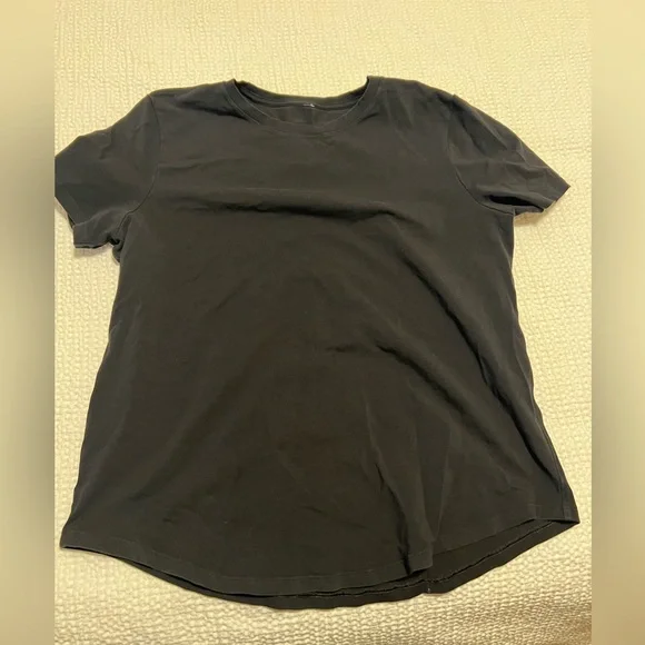 Lululemon tshirt - Picture 2 of 4